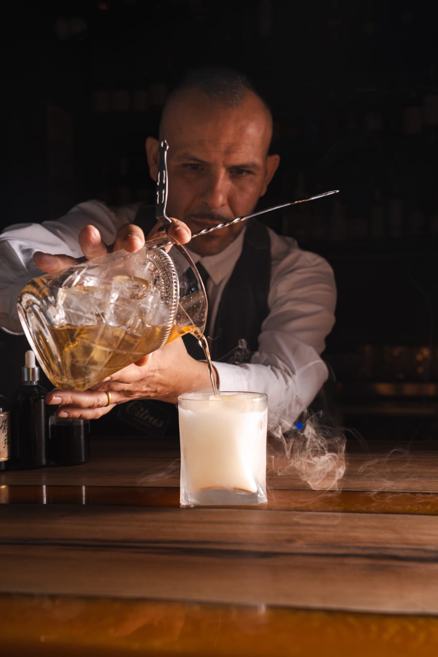 Curso de coctelería avanzada con formador profesional en barra